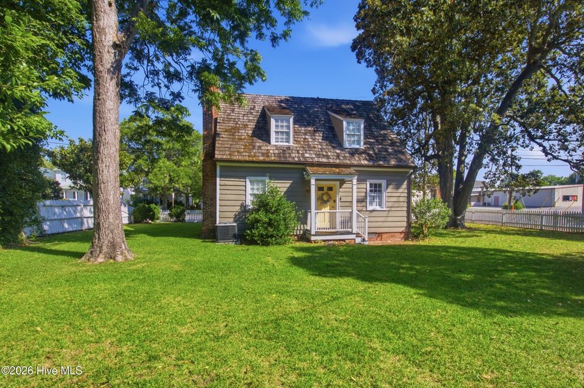 Own a piece of New Bern history with this charming 2-bedroom, 1 - photo 32