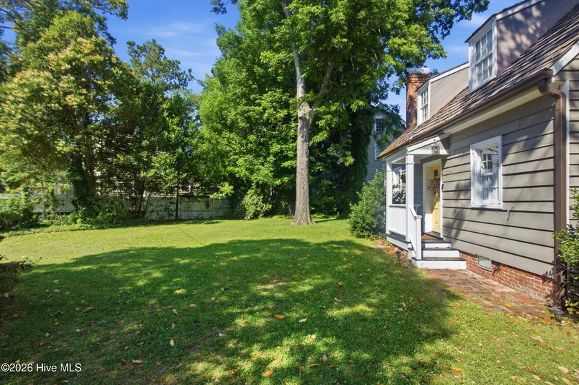 Own a piece of New Bern history with this charming 2-bedroom, 1 - photo 33
