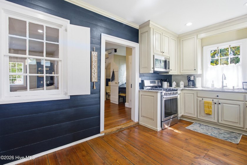Own a piece of New Bern history with this charming 2-bedroom, 1 - photo 34