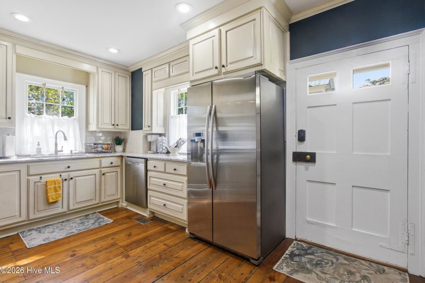 Own a piece of New Bern history with this charming 2-bedroom, 1 - photo 35