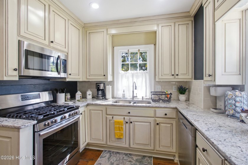 Own a piece of New Bern history with this charming 2-bedroom, 1 - photo 36