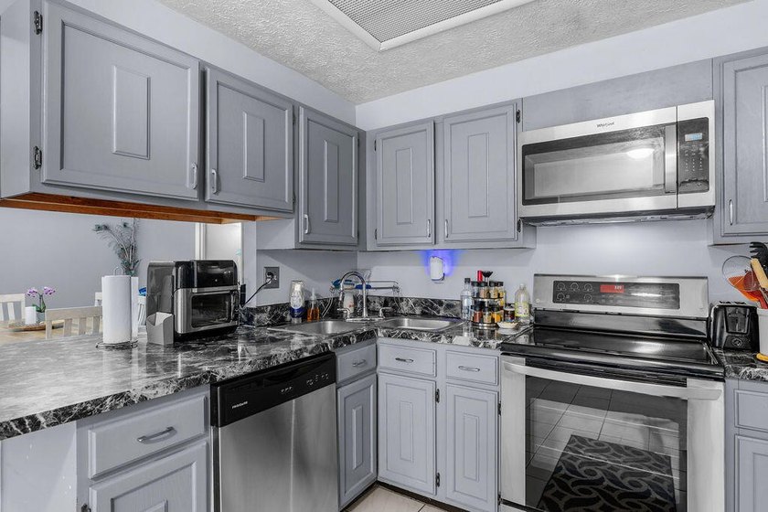 Welcome to this charming and well-maintained CBS ranch home - photo 7