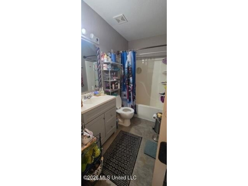 Fantastic 2BR/1BA Home Conveniently Located Across from - photo 17
