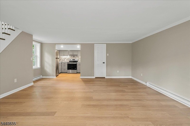 Private Retreat! This beautifully renovated cottage is tucked - photo 4