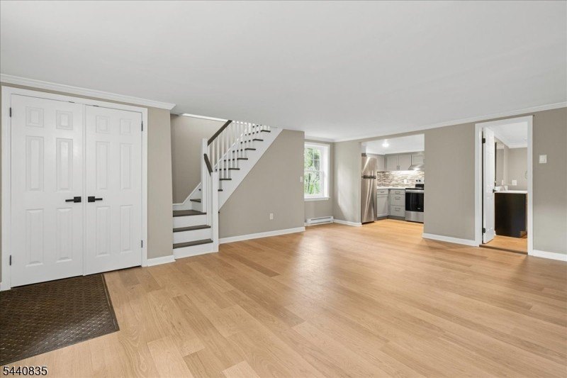 Private Retreat! This beautifully renovated cottage is tucked - photo 5