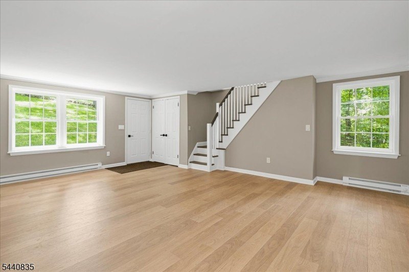 Private Retreat! This beautifully renovated cottage is tucked - photo 7