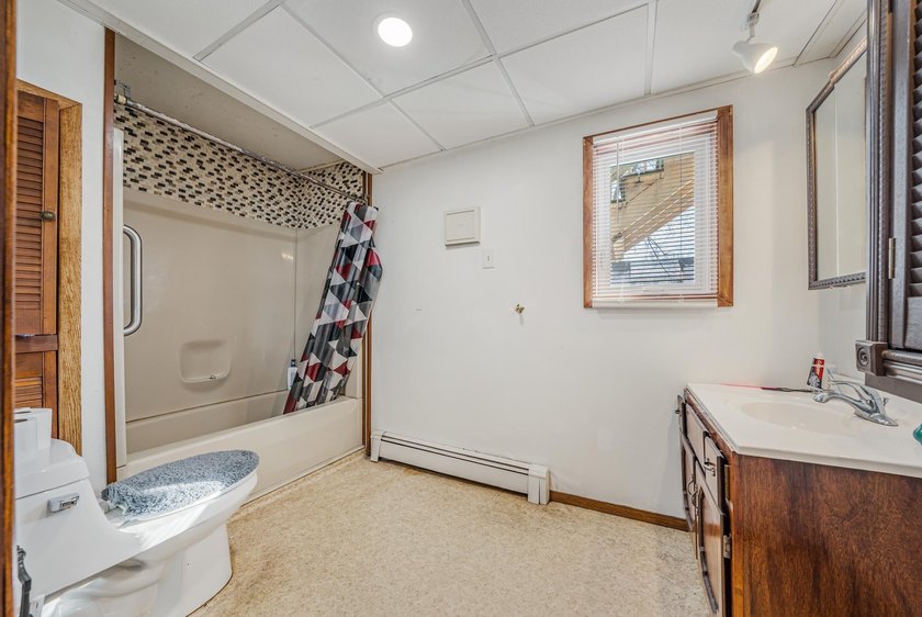 INVESTOR OPPORTUNITY - Huge up/down duplex with upper unit - photo 11