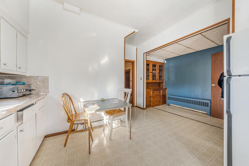 INVESTOR OPPORTUNITY - Huge up/down duplex with upper unit - photo 16