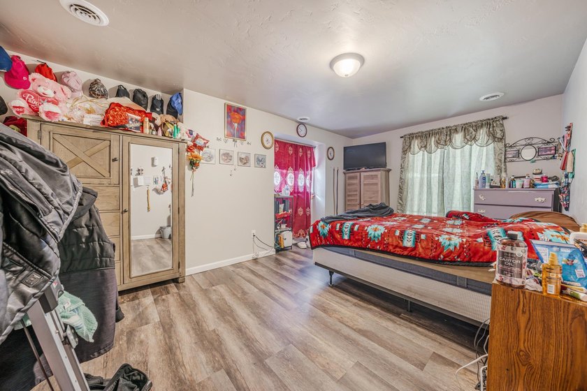 INVESTOR OPPORTUNITY - Huge up/down duplex with upper unit - photo 19