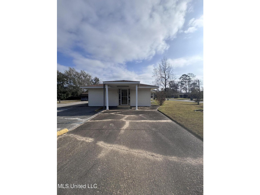 This 1,823 SF medical office building is move-in ready and - photo 8