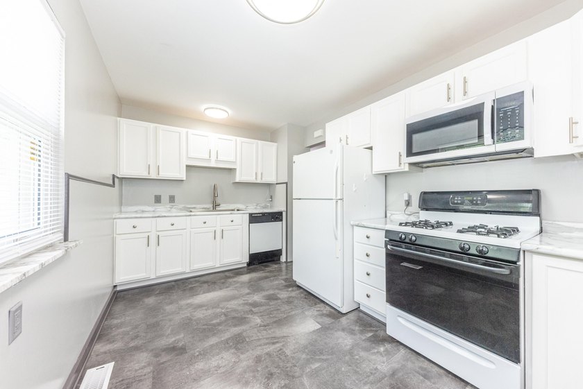 Quiet tree lined street this 3BR/2BA ranch home is located in a - photo 8