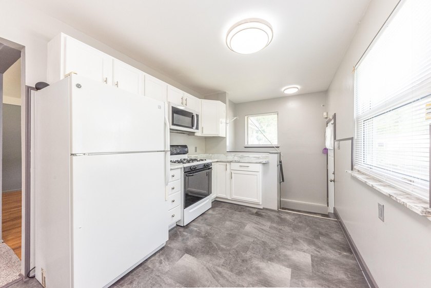 Quiet tree lined street this 3BR/2BA ranch home is located in a - photo 9