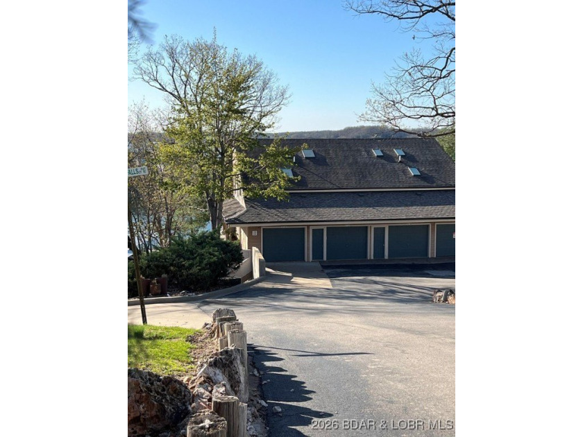 Discover your dream getaway at Lake Ozark! This spacious - photo 16