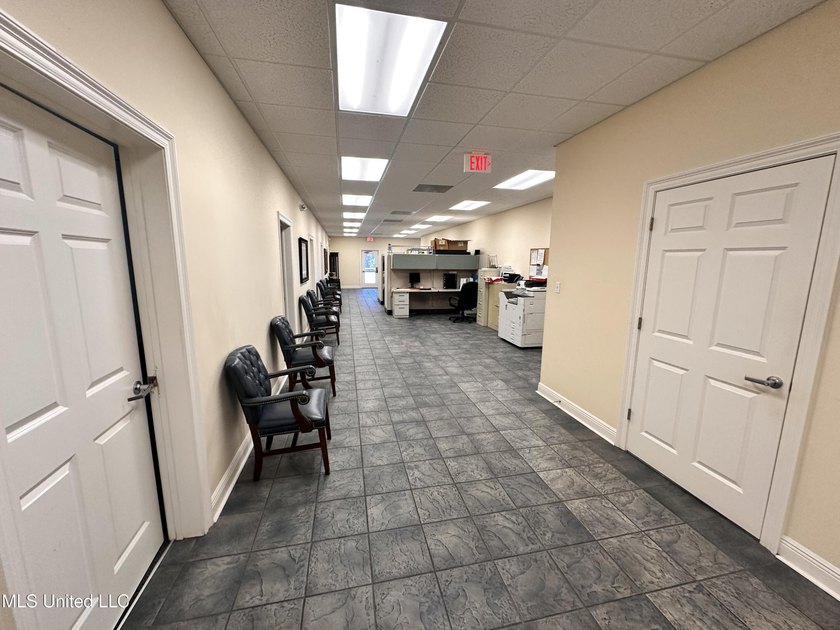 Exceptional Investment Opportunity: Premier Professional Office - photo 17