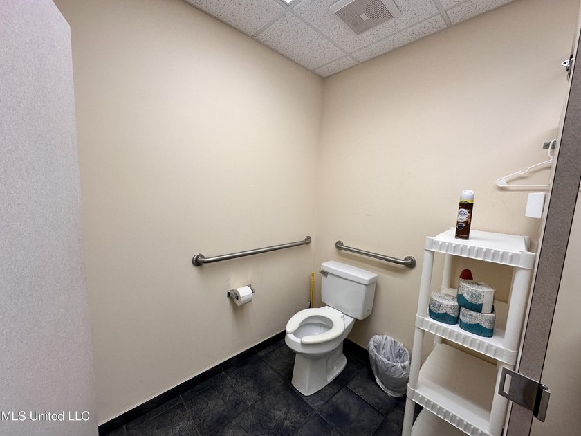 Exceptional Investment Opportunity: Premier Professional Office - photo 26