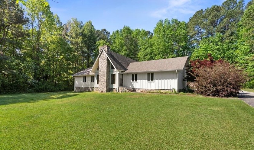 Beautiful home featuring 4 oversized bedrooms and 3.5 baths - photo 5