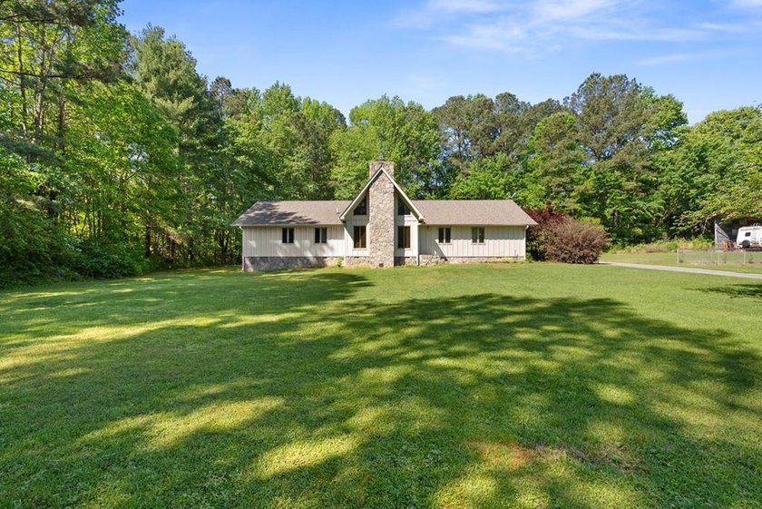 Beautiful home featuring 4 oversized bedrooms and 3.5 baths - photo 7