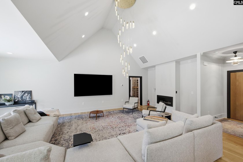 SEE VIRTUAL TOUR. Welcome to 52 Melrose Place in the highly - photo 10