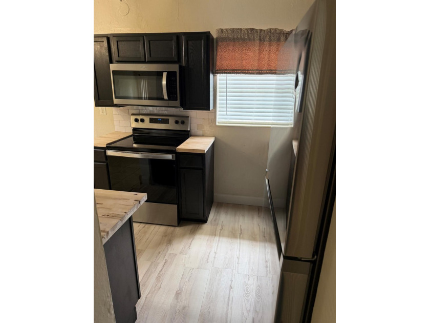 Beautiful 2/1 with carport - shed - with w/d hookups - two - photo 10