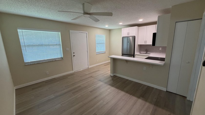 Welcome to this stunning, bright, and cozy 2nd floor condo! This - photo 4