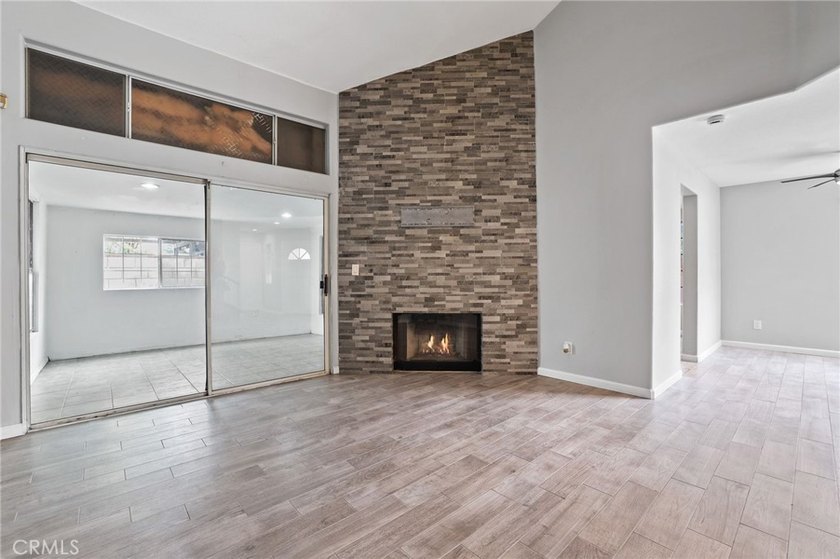 Charming 3-bedroom, 2.5-bath home in a prime Santa Ana location - photo 4