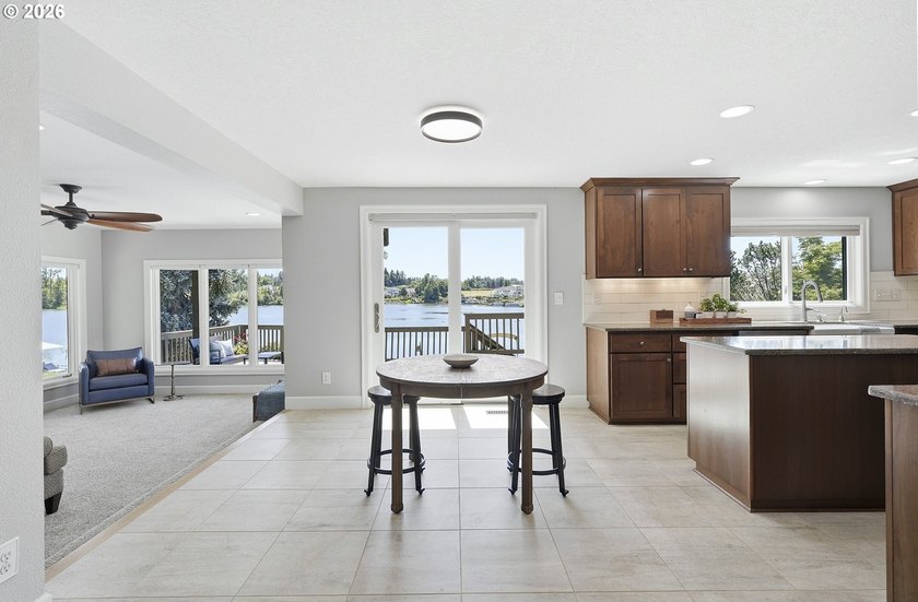 Wake up to breathtaking lake views and experience the best of - photo 4