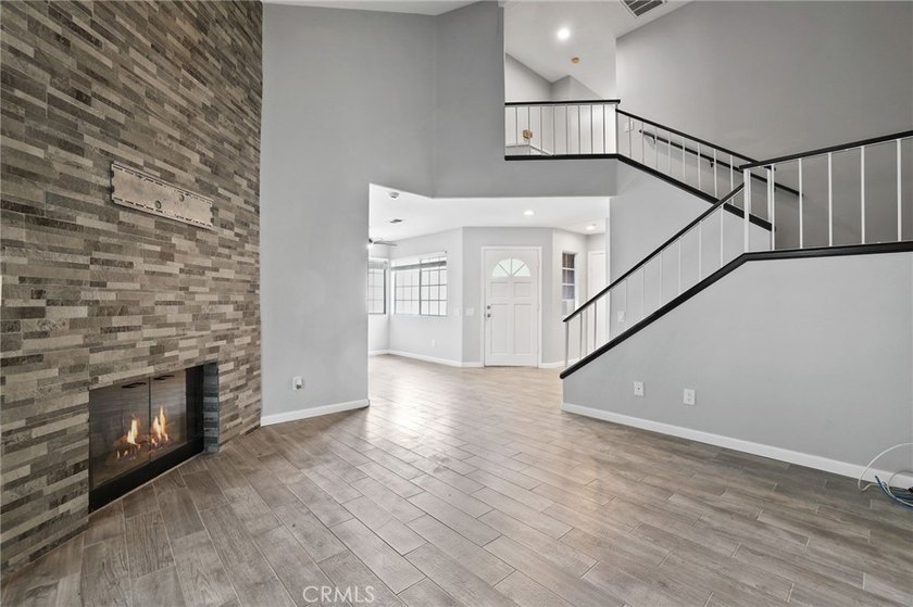 Charming 3-bedroom, 2.5-bath home in a prime Santa Ana location - photo 5