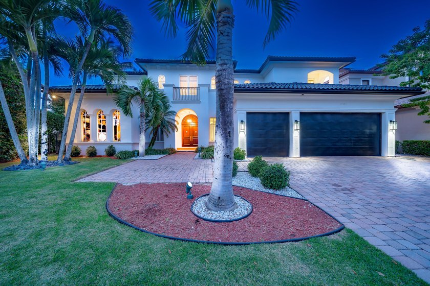 Stunning custom built modern mediterranean lakefront home - photo 2