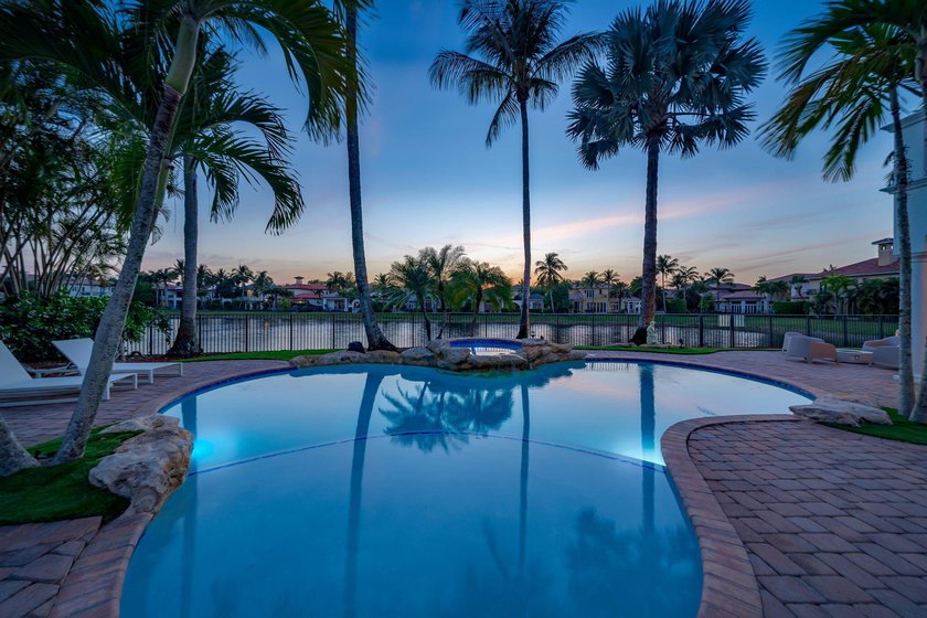 Stunning custom built modern mediterranean lakefront home - photo 4