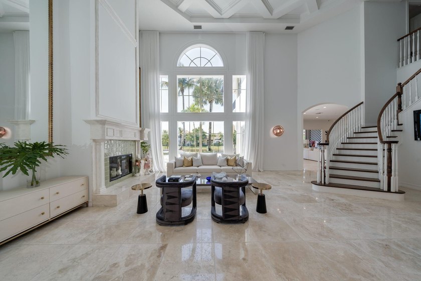 Stunning custom built modern mediterranean lakefront home - photo 6