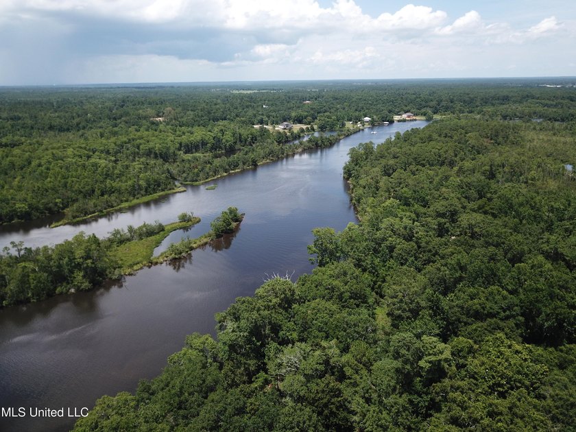 Nestled in the heart of Kiln on the Jourdan River, this - photo 4