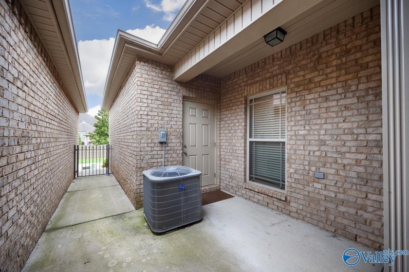 Low maintenance living in an active community! Single level - photo 25