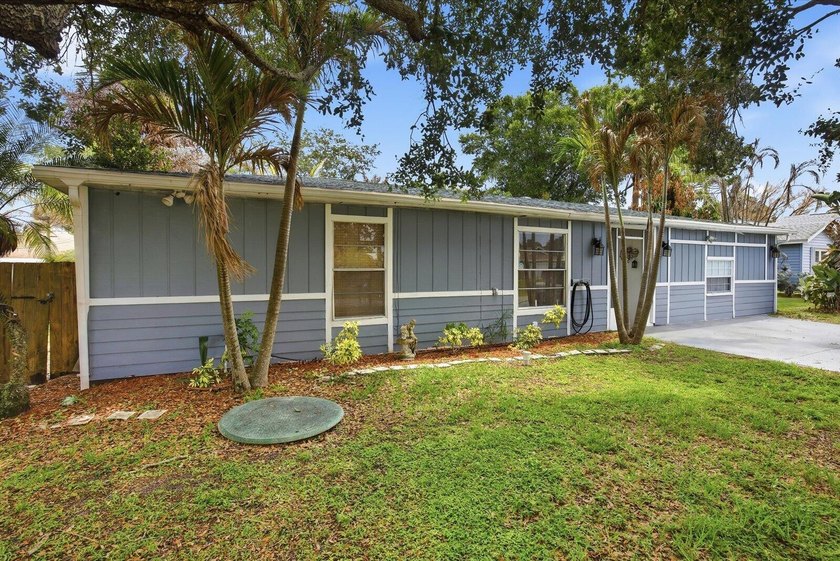 New Roof! Pool home! 3/2 plus bonus room! Huge backyard! Call - photo 3