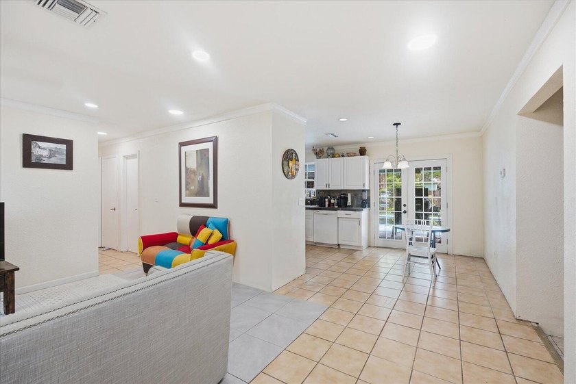 New Roof! Pool home! 3/2 plus bonus room! Huge backyard! Call - photo 4