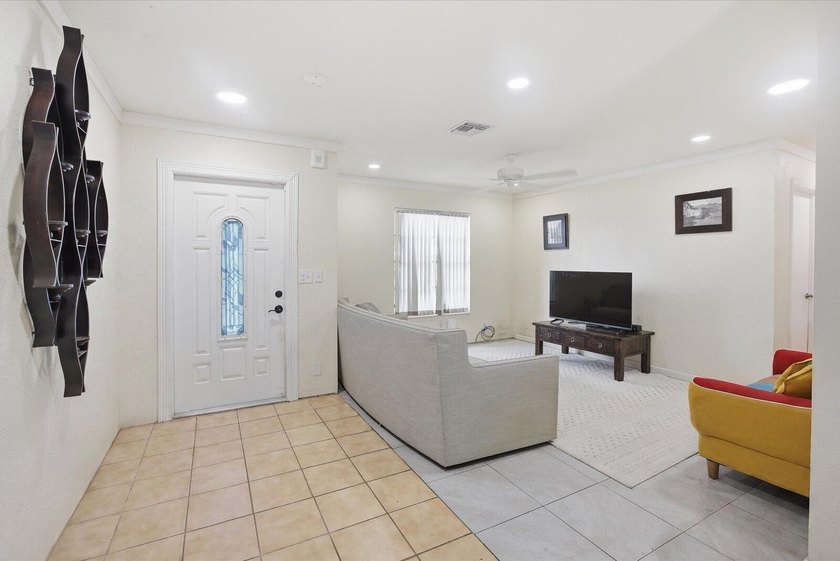 New Roof! Pool home! 3/2 plus bonus room! Huge backyard! Call - photo 5