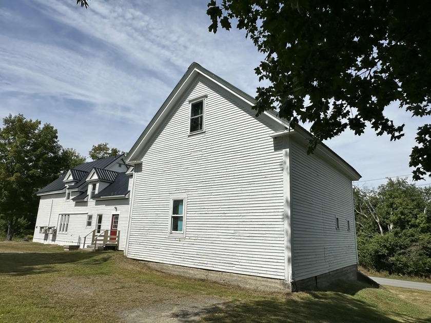 Early 1900's Victorian Home located on 0.36 acre lot in Island - photo 4