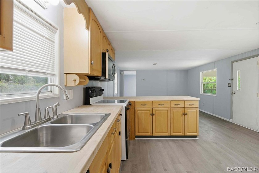 Experience the gold standard of energy efficiency in Homosassa! - photo 14