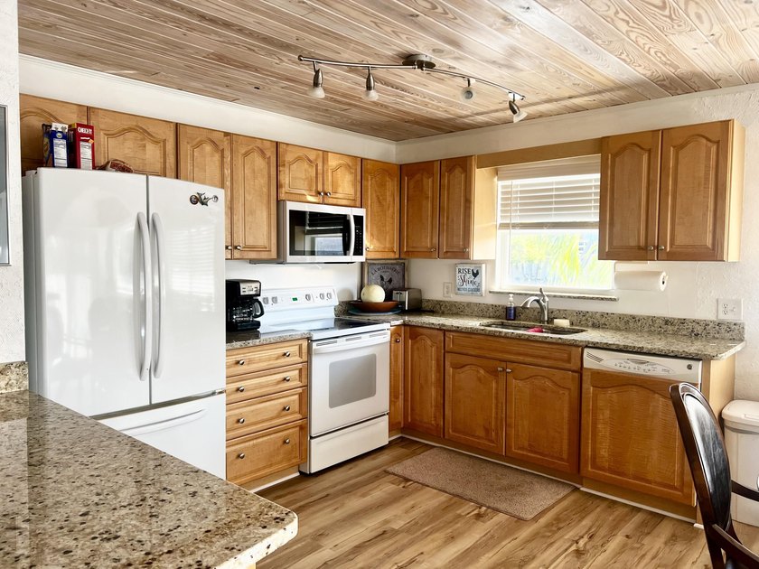 Bring your boats to this beautifully furnished canal front home - photo 16