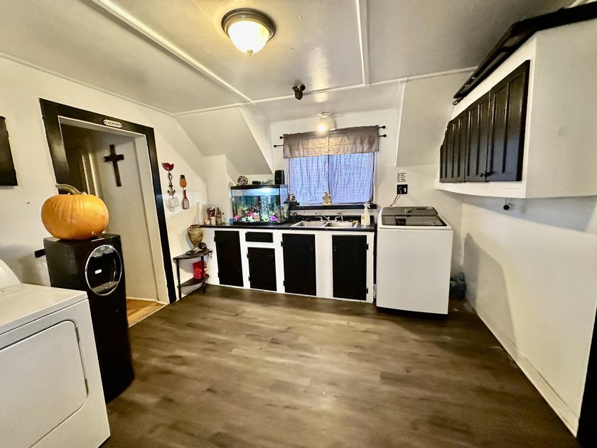 Here is your opportunity to own a versatile property in the - photo 17