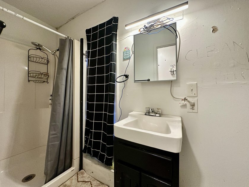 Here is your opportunity to own a versatile property in the - photo 18