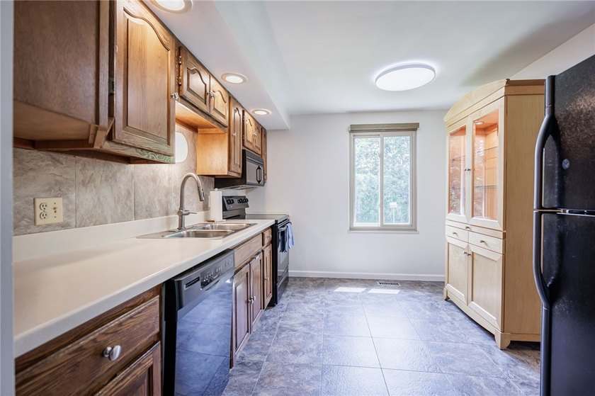 Welcome home to this beautifully updated, ORIGINAL OWNER - photo 21