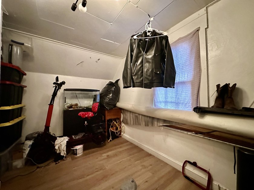 Here is your opportunity to own a versatile property in the - photo 21