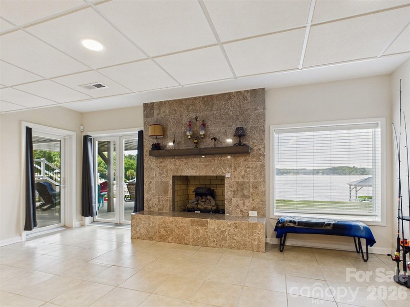 Rarely does an opportunity like this come along under $2 million - photo 18