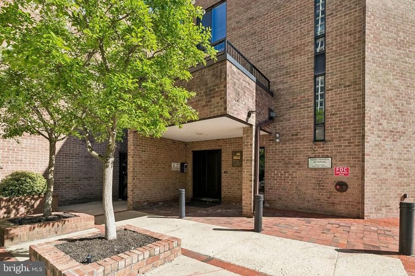 Bright and beautifully appointed bi-level condominium in the - photo 22
