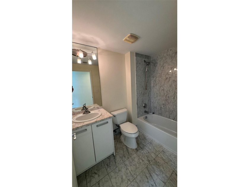 AMAZING 2/2 CORNER UNIT, BEAUTIFUL VIEW TP THE BAY AND CITY - photo 6