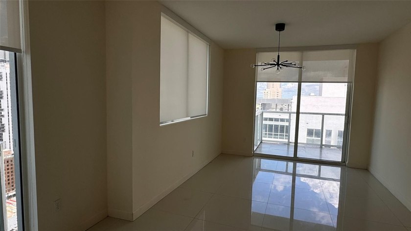 AMAZING 2/2 CORNER UNIT, BEAUTIFUL VIEW TP THE BAY AND CITY - photo 8