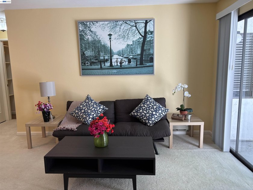 Charming upper-floor condo located in the desirable gated - photo 2