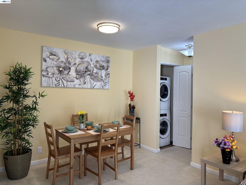 Charming upper-floor condo located in the desirable gated - photo 8