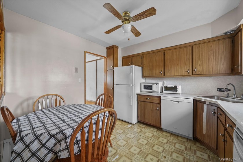 Don't miss this opportunity! This spacious High Ranch - photo 10