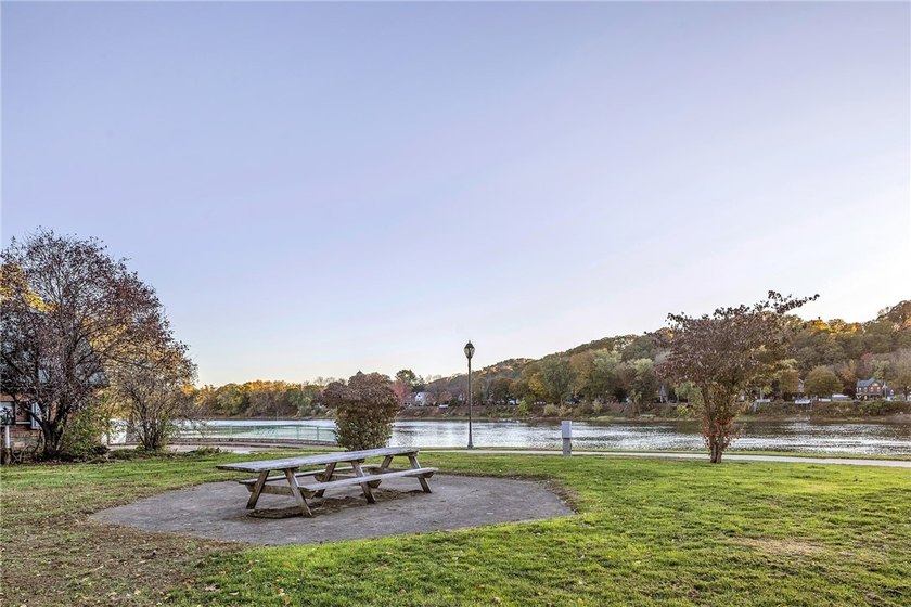 4,000+ Square foot Office Building in the heart of Kittanning! 4 - photo 7